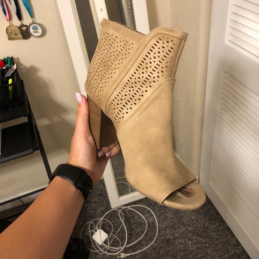 TAN BOOTIES